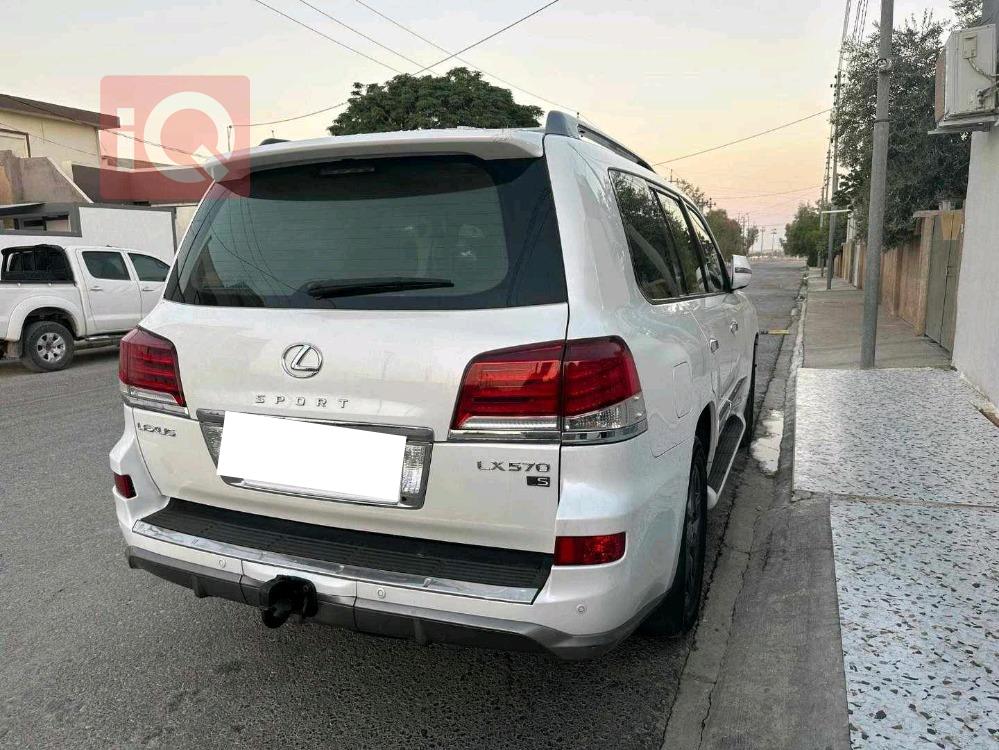 لێکزس LX